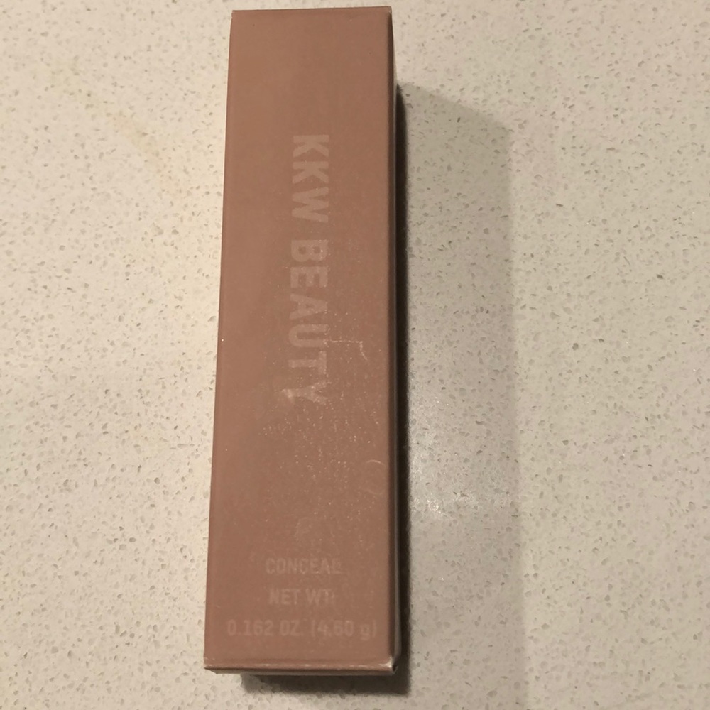 KKW Beauty Concealer in 3